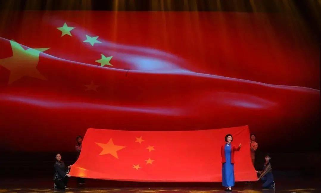1艘055真能干掉1支美航母群?南昌舰:你们吹牛别带上我!
